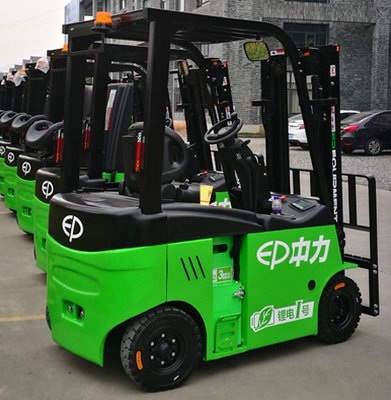 乘坐型電力叉車(chē)